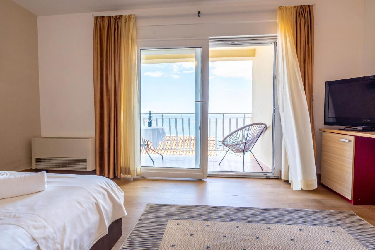 Pansion Epetium Hotel Stobrec Bagian luar foto