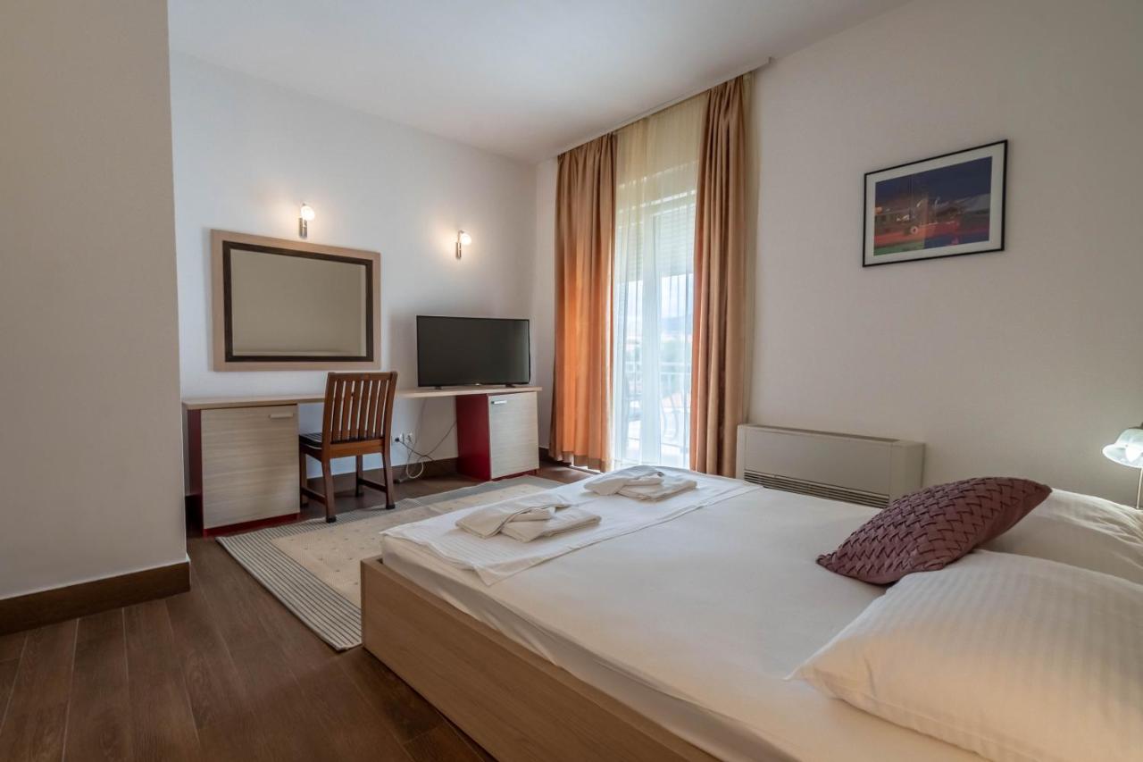 Pansion Epetium Hotel Stobrec Bagian luar foto
