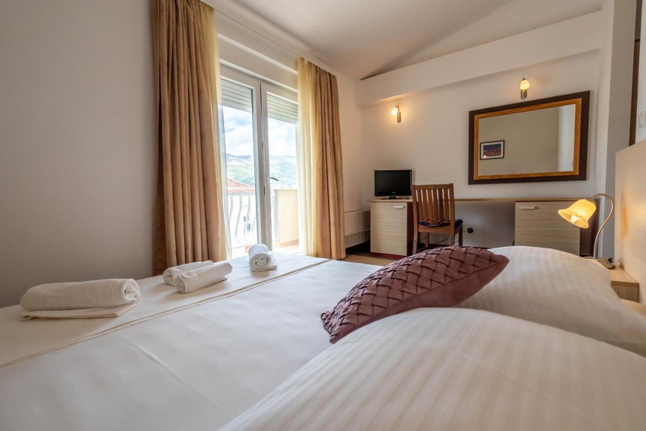 Pansion Epetium Hotel Stobrec Bagian luar foto