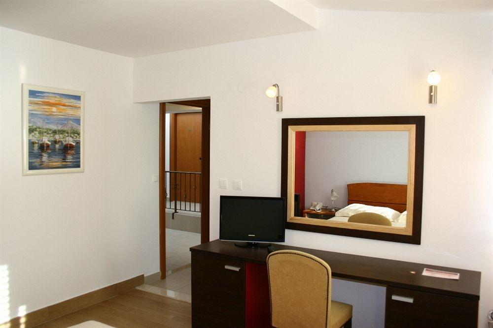 Pansion Epetium Hotel Stobrec Bagian luar foto