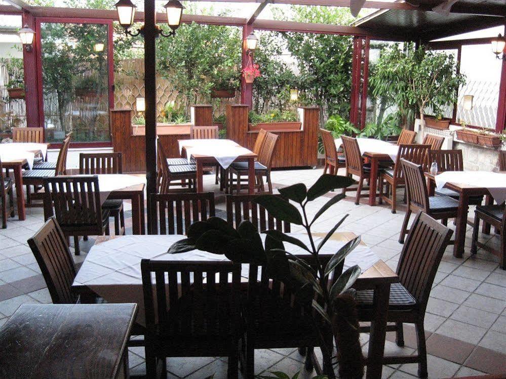 Pansion Epetium Hotel Stobrec Bagian luar foto