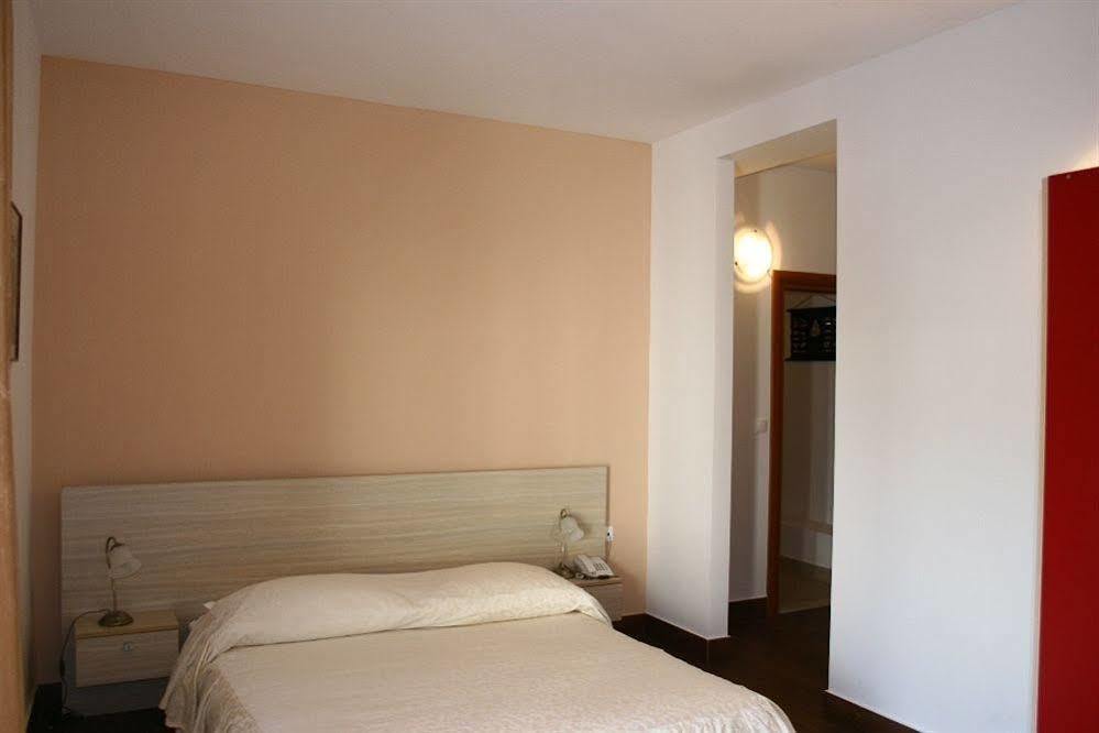 Pansion Epetium Hotel Stobrec Bagian luar foto